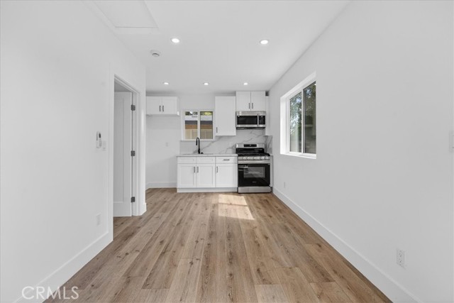 Detail Gallery Image 5 of 16 For 7053 Fallbrook Ave, West Hills,  CA 91307 - 1 Beds | 1 Baths