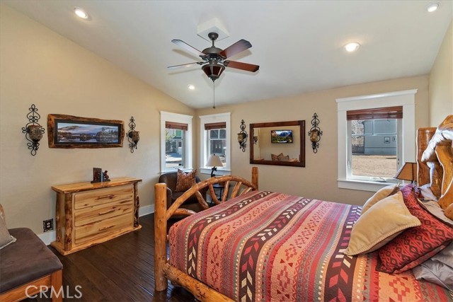 Detail Gallery Image 24 of 50 For 41922 Centre Ct, Big Bear Lake,  CA 92315 - 3 Beds | 3/1 Baths