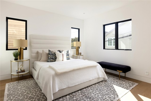 303 1/2 Goldenrod Avenue, Corona del Mar CA: https://media.crmls.org/medias/5606488c-c4ba-4bba-a6c9-d753bede2010.jpg