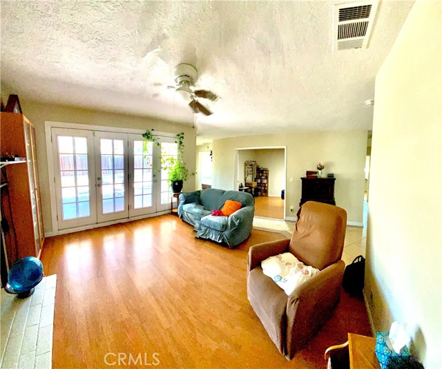 526 W Avenue J5, Lancaster CA: https://media.crmls.org/medias/5607242f-4747-4f4b-b212-855cb02a6537.jpg