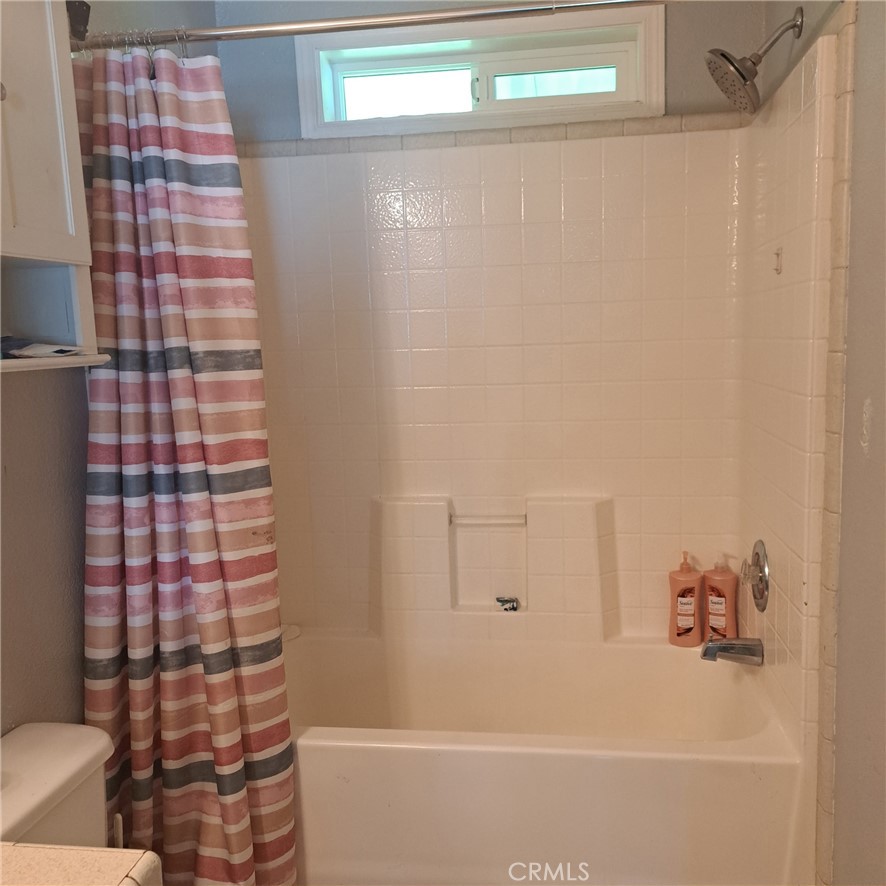 https://media.crmls.org/medias/560726e4-6666-45be-b267-1f305a8e4feb.jpg?preset=X-Large