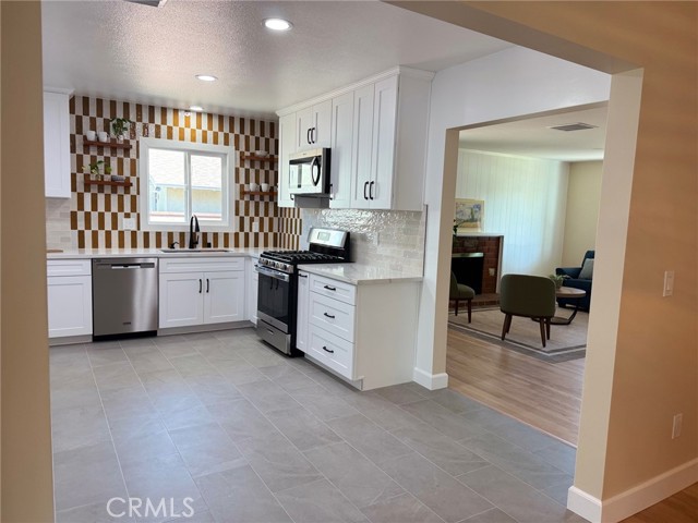 Detail Gallery Image 10 of 30 For 822 W 5th St, Ontario,  CA 91762 - 3 Beds | 2 Baths