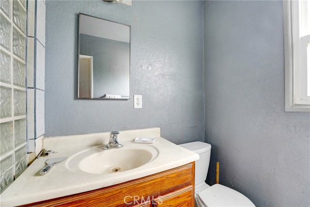 15834 Mayall Street, North Hills CA: https://media.crmls.org/medias/56076db5-1d09-4d24-b71b-923a7081c121.jpg