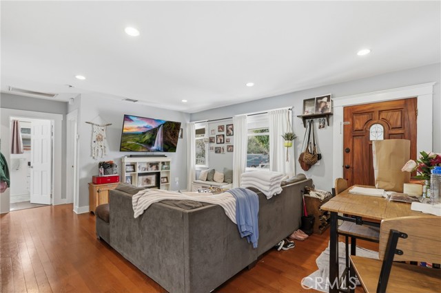 Detail Gallery Image 3 of 28 For 820 Temple Ave, Long Beach,  CA 90804 - 4 Beds | 4 Baths