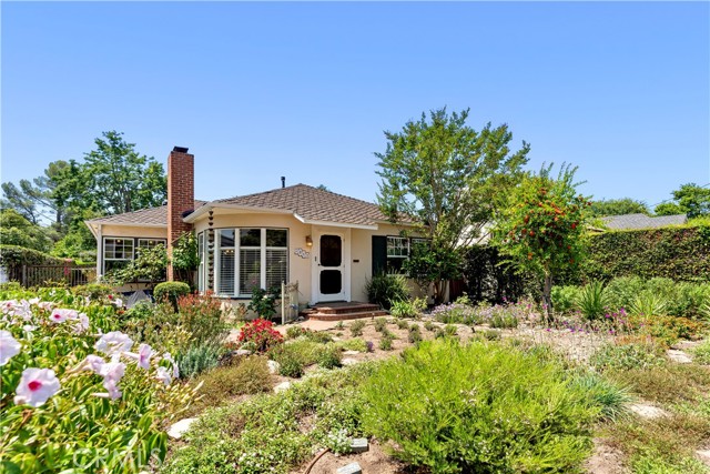2042 E Crary Street, Pasadena CA: https://media.crmls.org/medias/5608bdfd-241a-4428-af95-d1798267727a.jpg