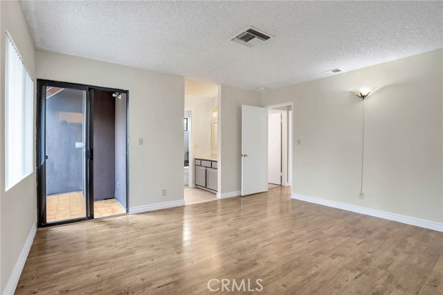 Detail Gallery Image 15 of 23 For 1005 Monterey Rd #5,  Glendale,  CA 91206 - 3 Beds | 3 Baths