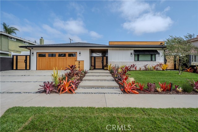 9141 Aloha Drive, Huntington Beach CA: https://media.crmls.org/medias/5609fb31-2ee9-4cec-97ec-c3c59f166862.jpg