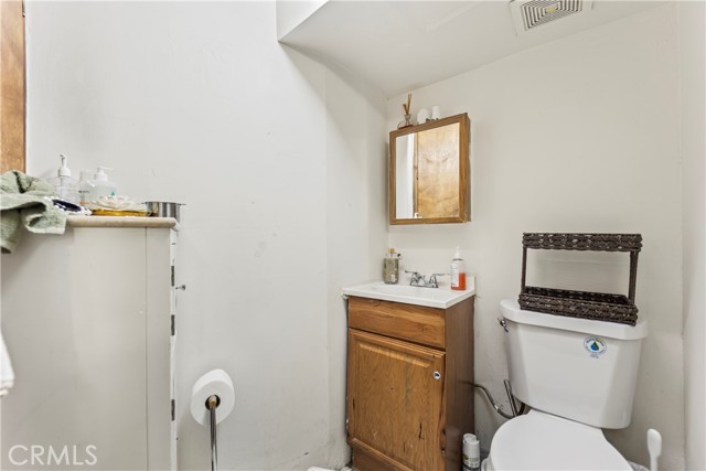 2424 West Boulevard, Los Angeles CA: https://media.crmls.org/medias/560a187d-1f8e-4a2b-83e3-ff82e43047dc.jpg