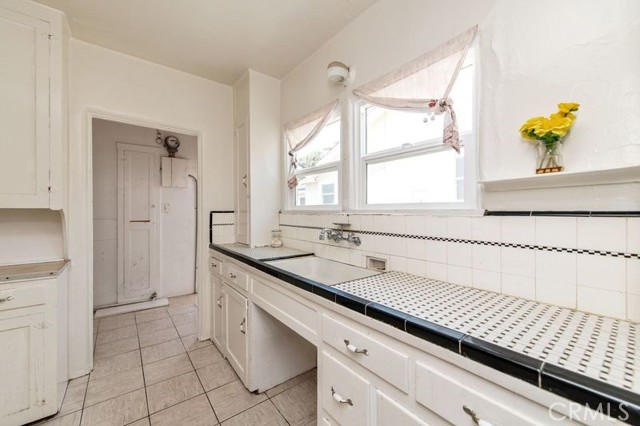 329 N Bushnell Avenue, Alhambra CA: https://media.crmls.org/medias/560a5109-88f6-474f-b504-f6d136a0d3cb.jpg