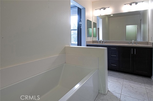 Detail Gallery Image 14 of 19 For 524 S Anaheim #1,  Anaheim,  CA 92805 - 3 Beds | 2 Baths