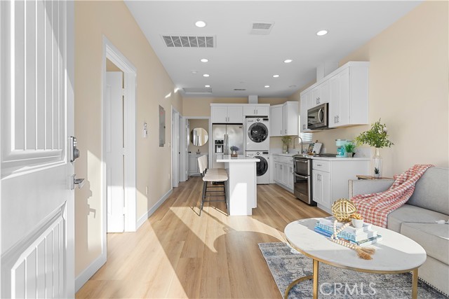 Detail Gallery Image 5 of 68 For 10511 Dewey Dr, Garden Grove,  CA 92840 - 10 Beds | 6 Baths