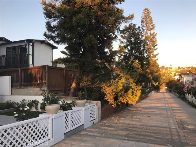 405 5th Street, Manhattan Beach, California 90266, 4 Bedrooms Bedrooms, ,3 BathroomsBathrooms,Residential,Sold,5th,SB16746543