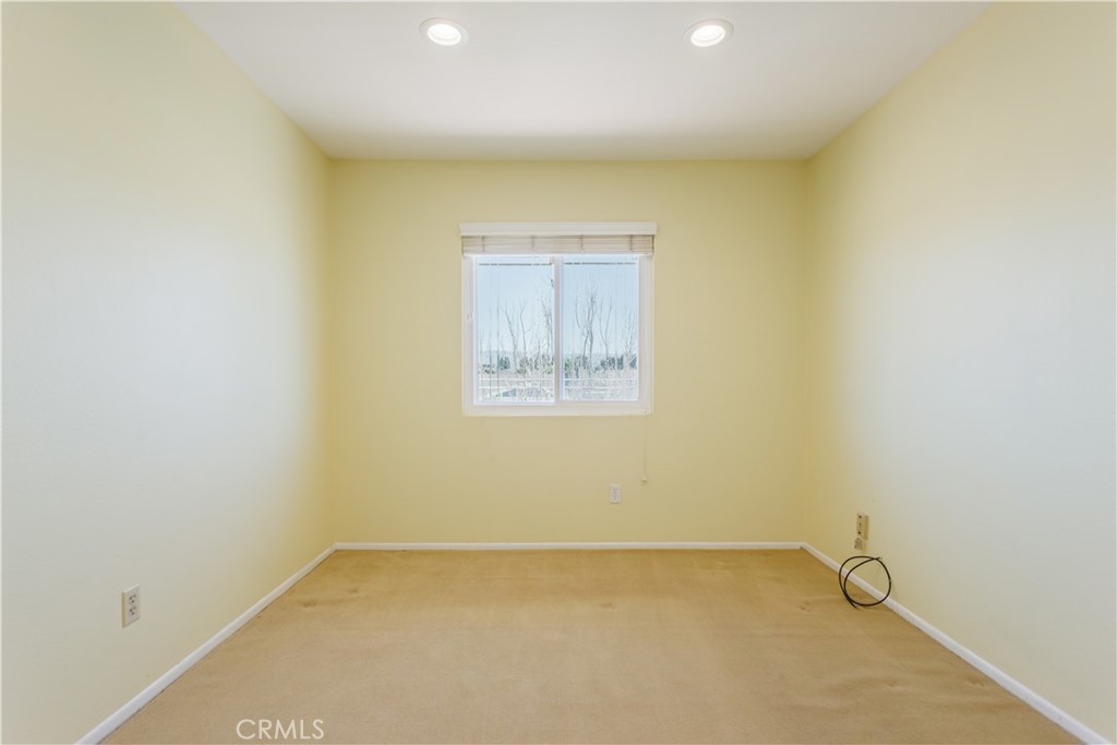 https://media.crmls.org/medias/560b3710-dcff-4d0b-8148-920ba3e0d88c.jpg?preset=X-Large