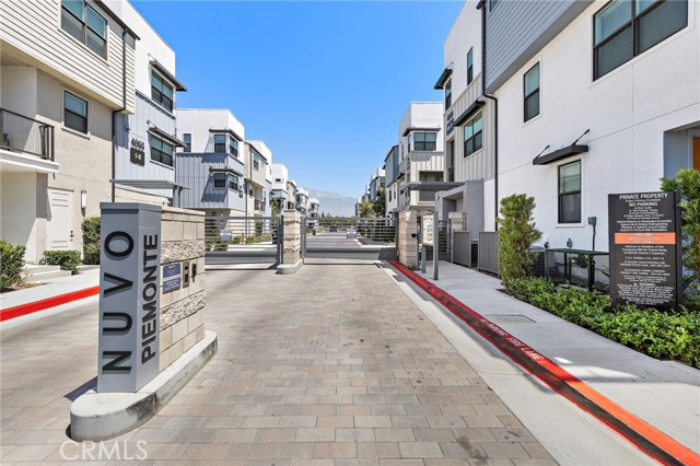 944 N Divino Privado, Ontario CA: https://media.crmls.org/medias/560b48c6-c569-4dd4-9959-96392a6d0a24.jpg
