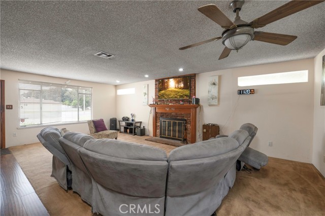 8841 California, Riverside CA: https://media.crmls.org/medias/560baa48-56e3-4625-9007-346b13538d3e.jpg