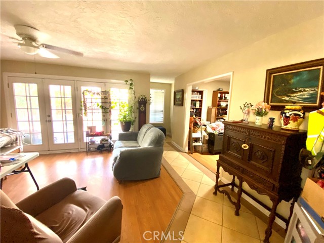 526 W Avenue J5, Lancaster CA: https://media.crmls.org/medias/560cd8e2-4304-4723-9187-1b2d1f61631b.jpg