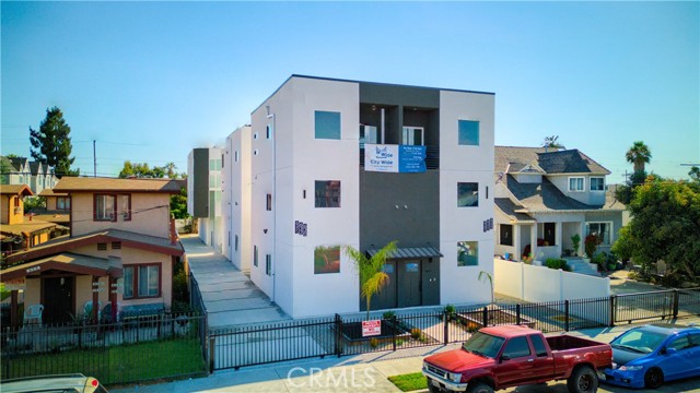 632 E Adams Boulevard, Los Angeles, California 90011, 3 Bedrooms Bedrooms, ,3 BathroomsBathrooms,Residential Lease,For Rent,632 E Adams Boulevard,CROC24154053