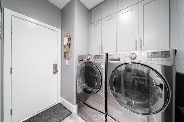 15583 N Peak Lane, Fontana CA: https://media.crmls.org/medias/560d53fb-0cf6-44e6-9984-19b26b56d7f0.jpg