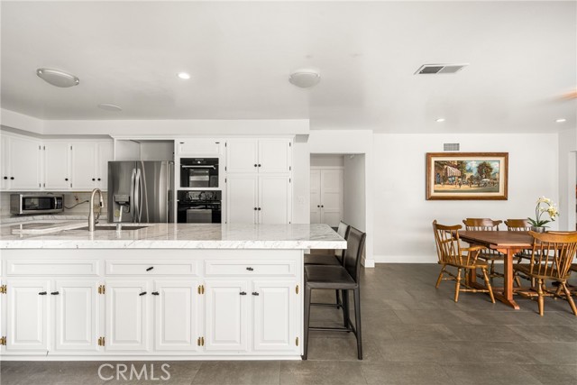 Detail Gallery Image 16 of 54 For 18961 Castlegate Ln, Santa Ana,  CA 92705 - 4 Beds | 3/1 Baths