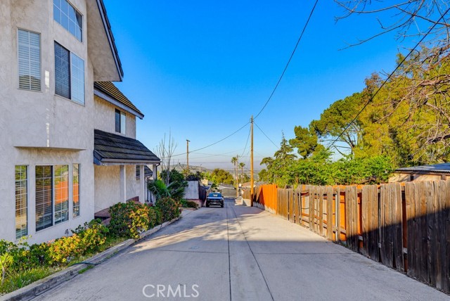 Detail Gallery Image 16 of 68 For 7114 Wyngate St, Tujunga,  CA 91042 - 3 Beds | 2/1 Baths