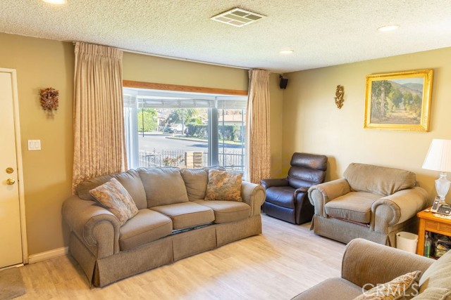 Detail Gallery Image 6 of 28 For 1502 Coronel, San Fernando,  CA 91340 - 3 Beds | 2 Baths