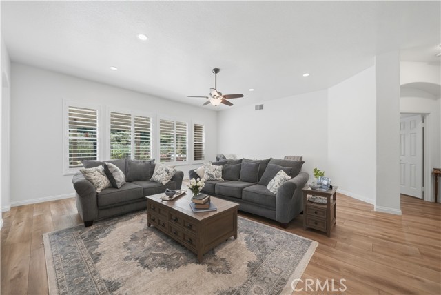 Detail Gallery Image 8 of 37 For 23553 Bending Oak Ct, Murrieta,  CA 92562 - 4 Beds | 2/1 Baths