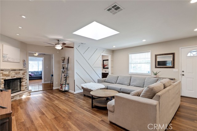 2905 Magnolia Avenue, Long Beach CA: https://media.crmls.org/medias/560e90d7-a17b-463c-8b71-7e81cedb7304.jpg