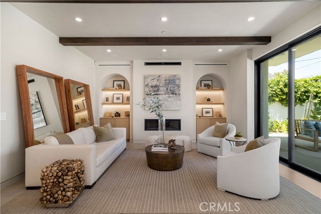 4320 Teesdale Avenue, Studio City CA: https://media.crmls.org/medias/560f1778-330f-4dfd-bdfd-9b4b8e4cd98d.jpg