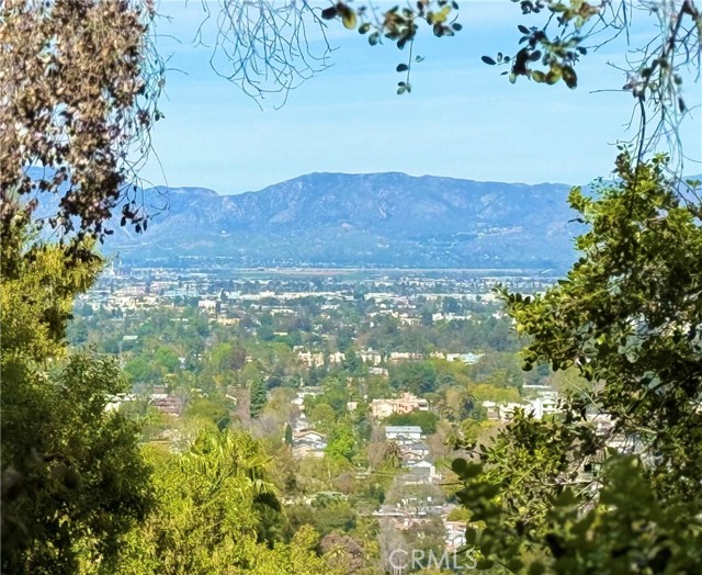 11472 Laurelcrest dr, Studio City CA: https://media.crmls.org/medias/56102b3c-06bd-4855-b50e-403bb9714fdd.jpg