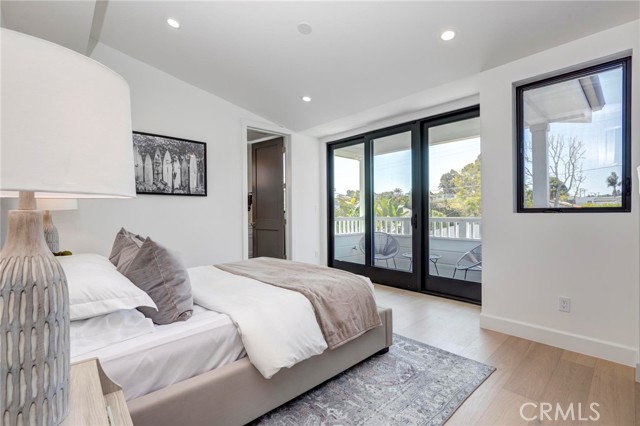 Detail Gallery Image 42 of 71 For 1157 8th St, Manhattan Beach,  CA 90266 - 5 Beds | 5/1 Baths