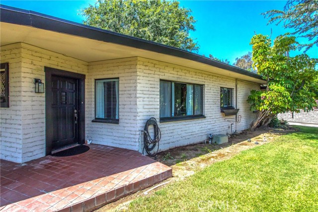 1872 Arroyo Drive, Riverside CA: https://media.crmls.org/medias/561114e4-30cd-4a5c-8397-d821961fa0e1.jpg