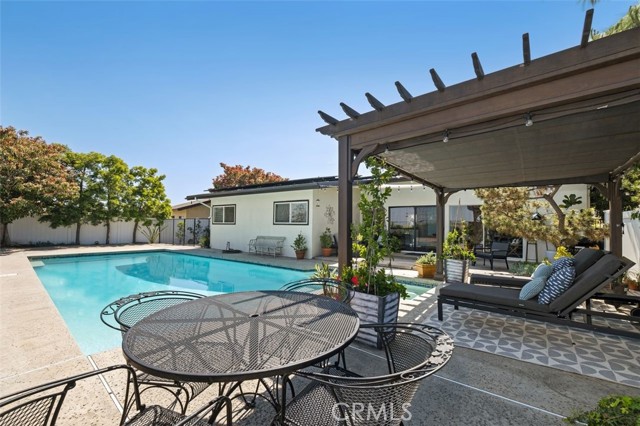 outdoor dining area