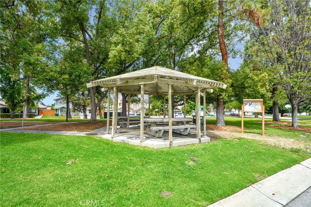 https://media.crmls.org/medias/56124aa9-ec30-4d93-938d-9956599a31c5.jpg?preset=X-Large