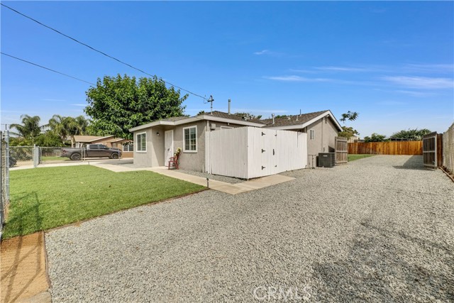 11467 64th Street, Jurupa Valley CA: https://media.crmls.org/medias/5612bf1a-b340-4f90-a444-d408995bb7a4.jpg