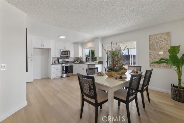 Detail Gallery Image 9 of 34 For 2205 Lake Forest Ct, San Bernardino,  CA 92407 - 3 Beds | 2 Baths