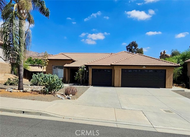 Detail Gallery Image 1 of 11 For 29630 Carro Amano Ln, Highland,  CA 92346 - 4 Beds | 2 Baths