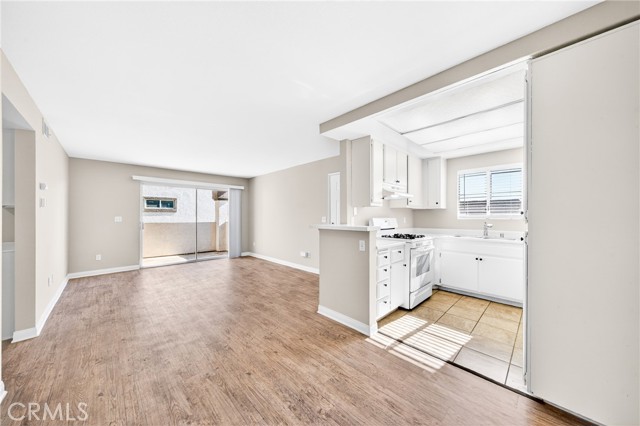 Detail Gallery Image 14 of 29 For 16377 Lakeshore, Lake Elsinore,  CA 92530 - 2 Beds | 2/1 Baths