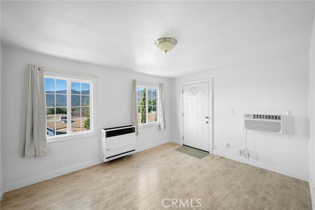 Detail Gallery Image 7 of 25 For 2526 Foothill Bld #1/2,  La Crescenta,  CA 91214 - 2 Beds | 1 Baths