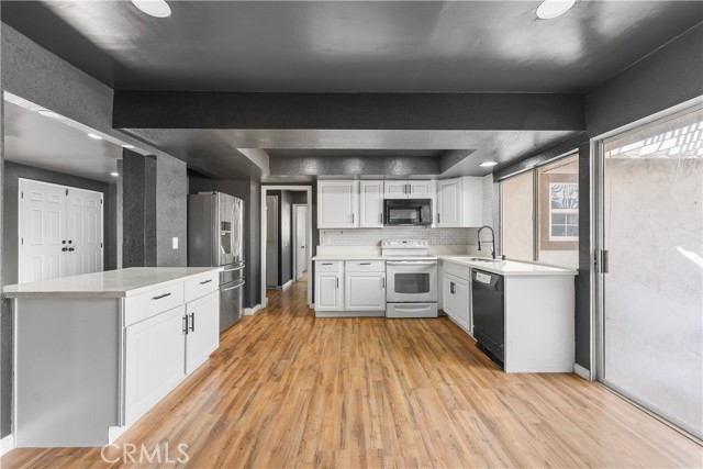 Detail Gallery Image 8 of 50 For 21449 Applewood, California City,  CA 93505 - 5 Beds | 3 Baths