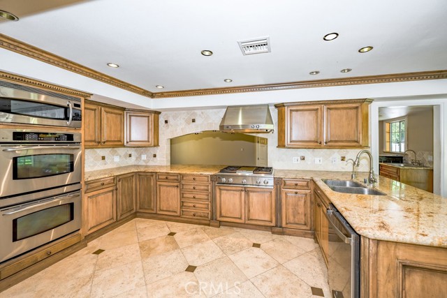 Detail Gallery Image 3 of 64 For 1101 Hacienda Dr, Simi Valley,  CA 93065 - 4 Beds | 3/1 Baths