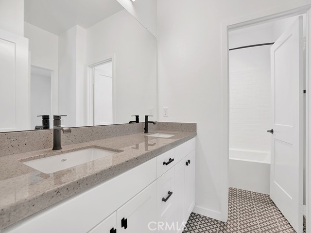 jack and jill bathroom