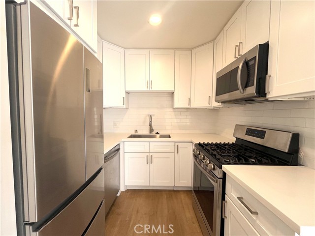 Detail Gallery Image 6 of 11 For 8308 Clinton Ave #3,  West Hollywood,  CA 90048 - 1 Beds | 1 Baths