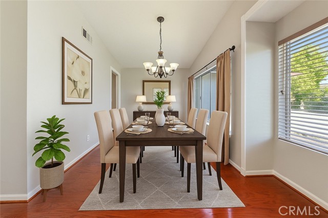 1042 Bassett Court, San Dimas CA: https://media.crmls.org/medias/5618fd45-e786-4603-bb90-28c3099b7f45.jpg