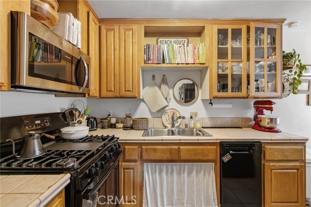 2468 Silverstrand Avenue, Hermosa Beach CA: https://media.crmls.org/medias/561a3fc3-7f53-4d5a-a22b-41f8bf2655c9.jpg