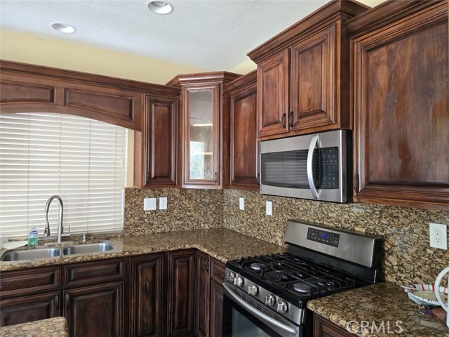 27513 Stanford Drive, Temecula CA: https://media.crmls.org/medias/561a428f-eb7b-44b9-8d54-7f07d44f5440.jpg