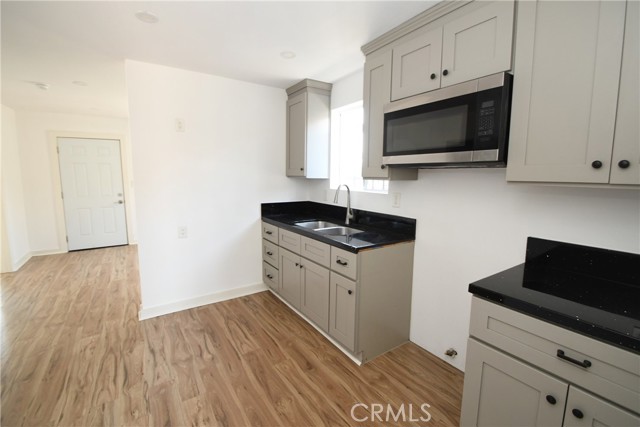 Detail Gallery Image 10 of 31 For 2117 E 112th St, Los Angeles,  CA 90059 - 4 Beds | 2 Baths