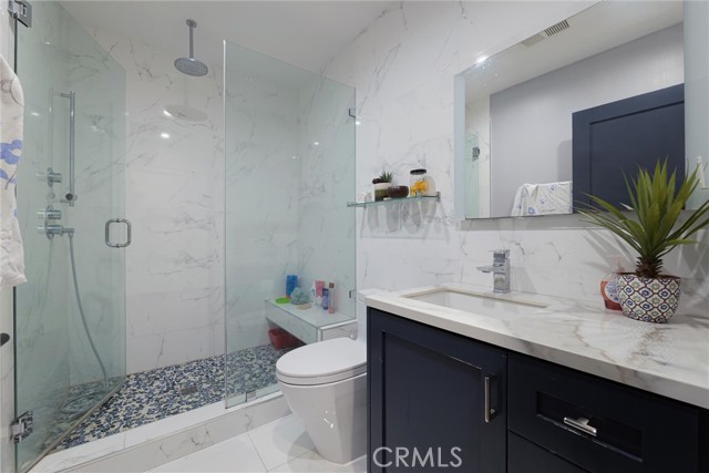 2528 N Orchard Drive, Burbank CA: https://media.crmls.org/medias/561ad81e-927e-4be8-8a8c-8e31eaa23f59.jpg