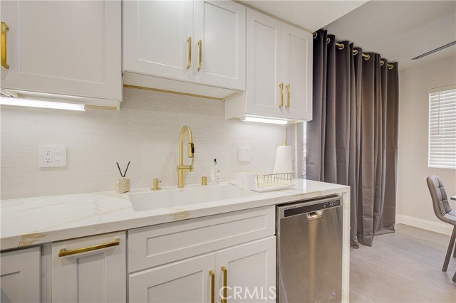 Detail Gallery Image 9 of 46 For 16562 Regina #4,  Huntington Beach,  CA 92649 - 2 Beds | 1 Baths