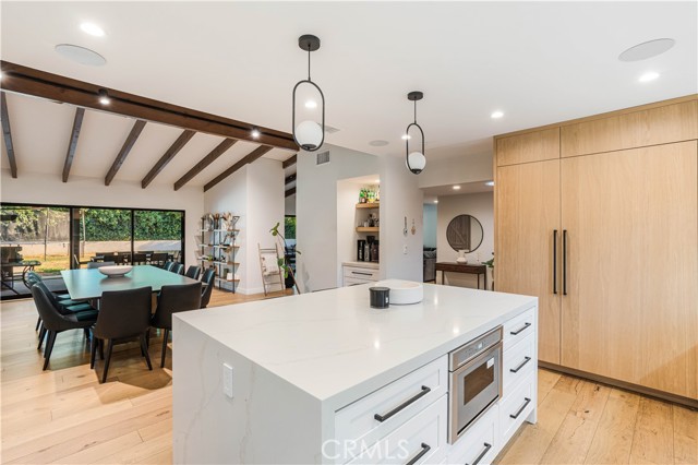 22410 Collins Street, Woodland Hills CA: https://media.crmls.org/medias/561bd925-57b6-42e7-8088-e5531b80477e.jpg