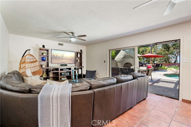 1335 Crestview Avenue, Seal Beach CA: https://media.crmls.org/medias/561c437c-b915-4dac-b62e-b530a1ec9a39.jpg